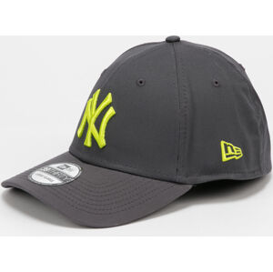 Kšiltovka New Era 3930 MLB League Essential NY tmavě šedá