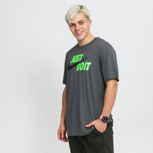 Tričko s krátkým rukávem Nike M NSW Tee Just Do It Swoosh tmavě šedé