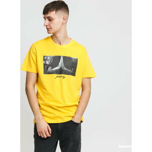 Tričko s krátkým rukávem Urban Classics Pray Tee žluté